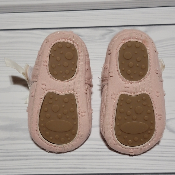 3-3.5M NWOT, pink baby dress shoes with velcro strap and bow - Picture 5 of 5